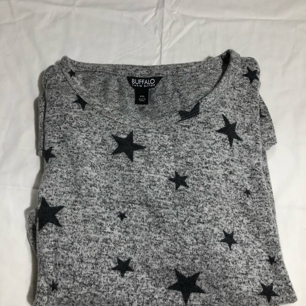 🌻3/$25 and 4.99 ship🌻 David Burton grey sweater